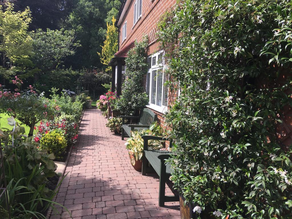 Grove House Bed & Breakfast 4*